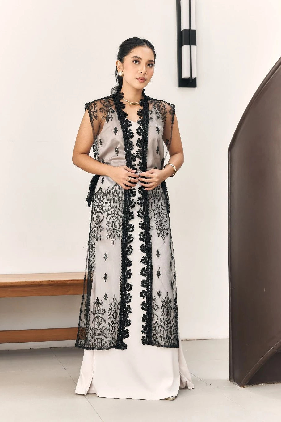 Aura Sheer Vest Black - Mine