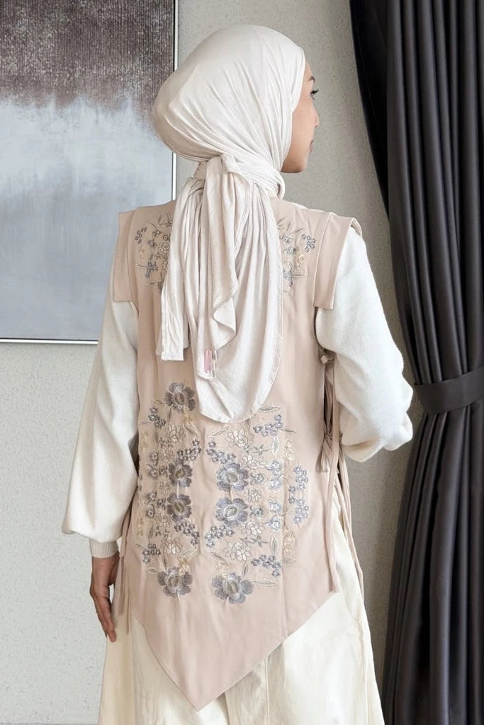 Nonaetal Aurantia Whisper Embroidery Vest Winter Cream - Cream Grey - Nonaetal
