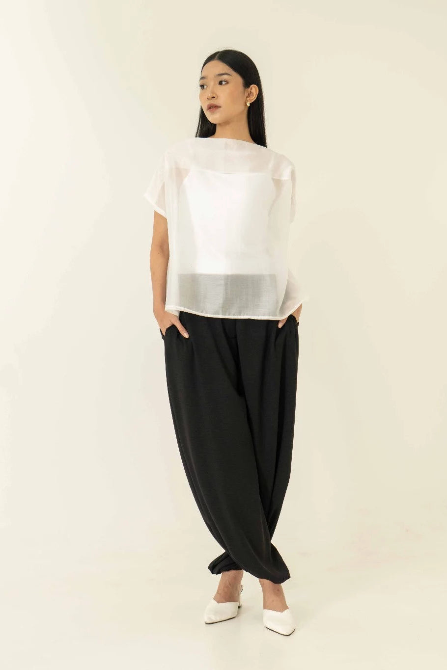 Samara Top (Short) White - Monday To Friday