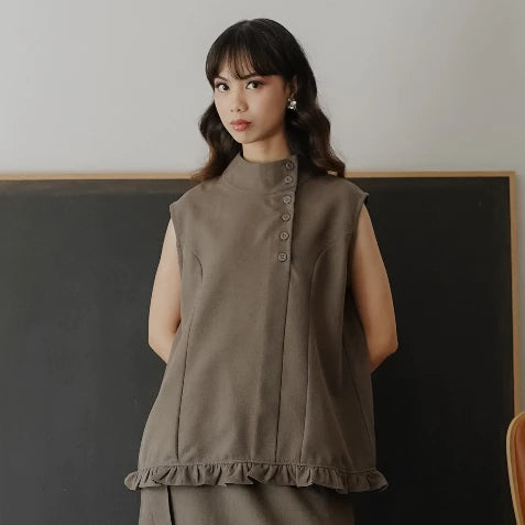 Caela Sleeveless Top Latte - Isoos Studios