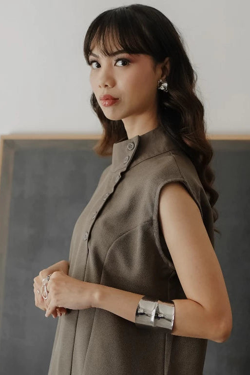 Caela Sleeveless Top Latte - Isoos Studios