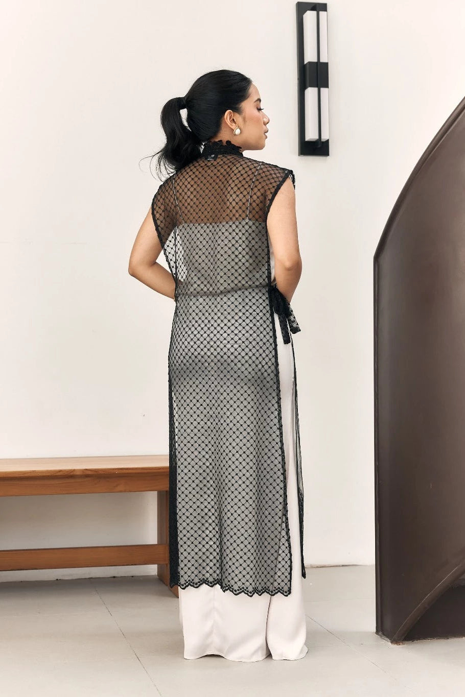 Aura Sheer Vest Black - Mine