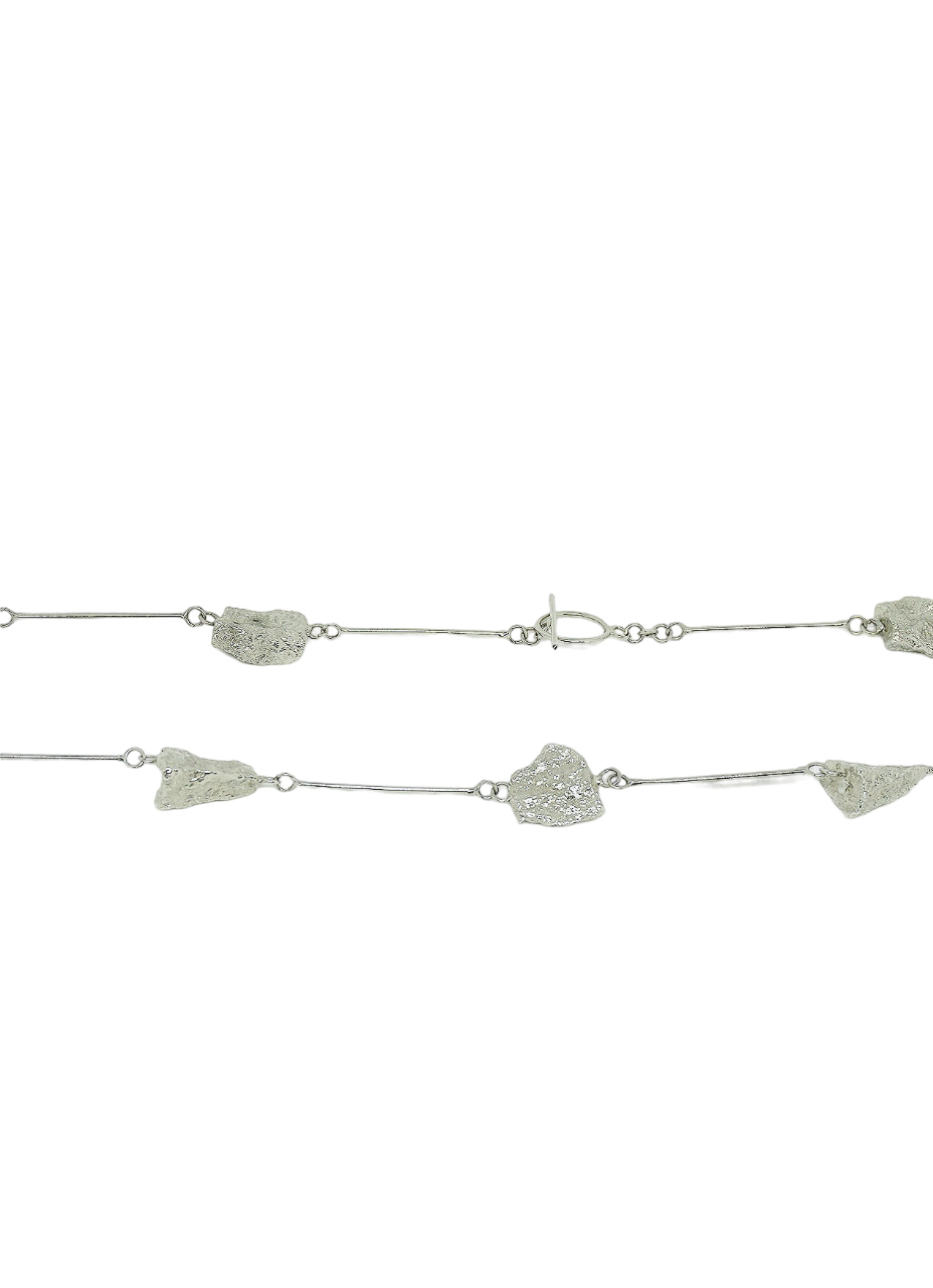 ​Kerikil Chocker Silver - Gelap Ruang Jiwa